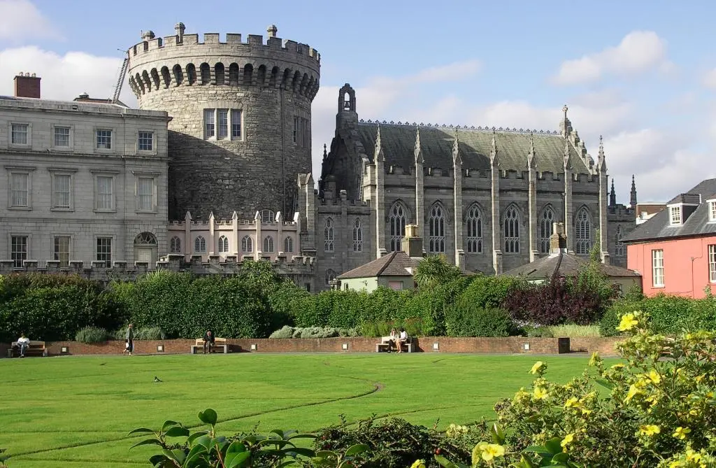 Dublin Castle mit Bermingham Tower und Royal Chapel Chester Beatty Library and - фото 10