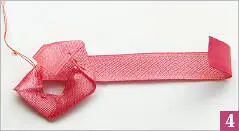 7 Свободный конец ленты подведите к основанию цветка и также закрепите ниткой - фото 133