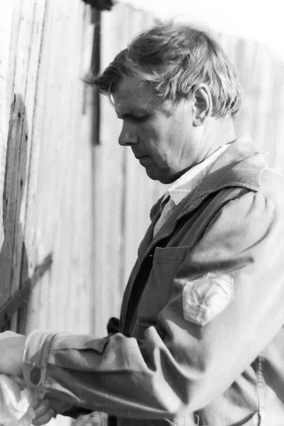 Папа закрывает ворота на даче 1986 год Мама на обратной дороге помимо - фото 97