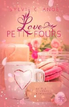 Sylvie C. Ange Love Petit Fours обложка книги