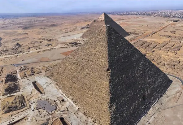 Egypt today Behind the complex of majestic pyramids lies the desert in which - фото 27