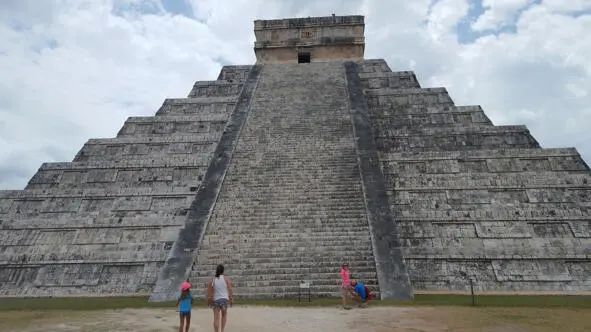 One of the Mayan pyramids in modern Mexico is the pyramid of Kukulkan - фото 50