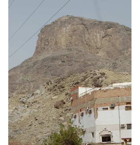 At the top of this mountain near the city of Medina there is a cave in which - фото 52
