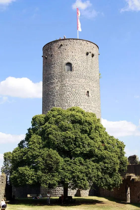 The symbol of the European Middle Ages donjon fr masters tower The - фото 55