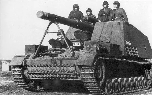 Самоходная гаубица Хуммель на огневой позиции Голландия осень 1944 года В - фото 125