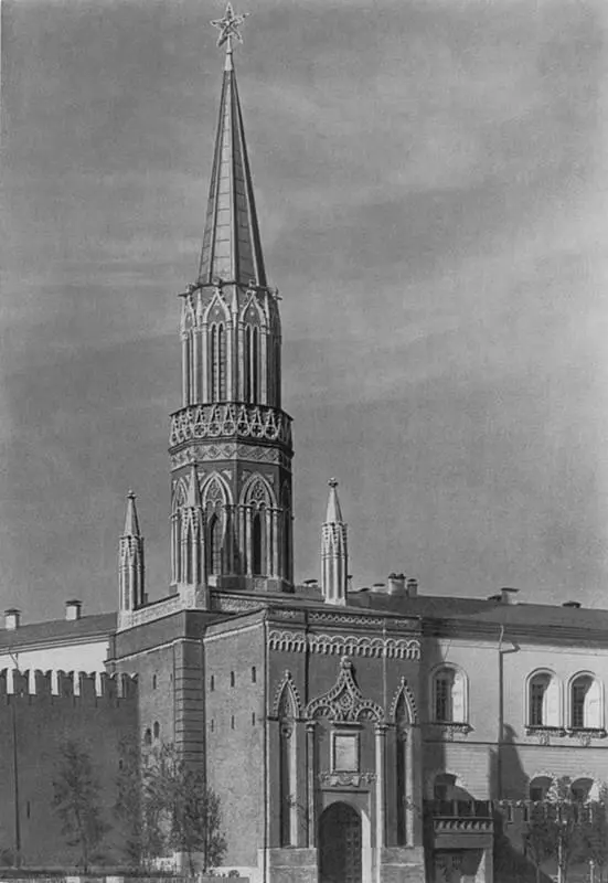 Никольская башня До конца XVIII столетия Никольская башня сохраняла свой - фото 11