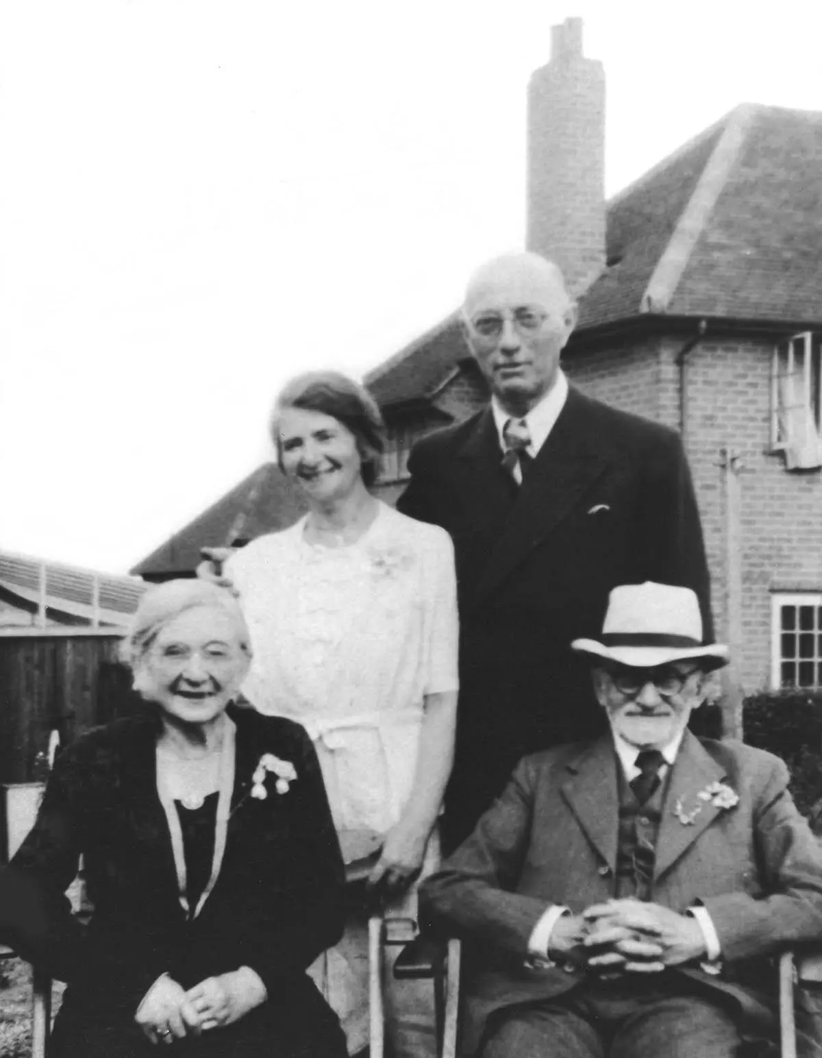 Rosa und Samuel de Taube vorne mit Recha und Robert Pohl 1940 in Birmingham - фото 10