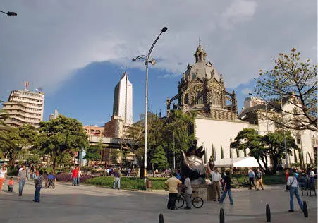 Sol y luna Vor einigen Jahren regte die Verwaltung der Stadt Medellín - фото 13