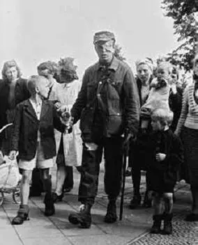 Nach jahrelanger Ungewissheit Soldaten kehren aus der Kriegsgefangenschaft - фото 10