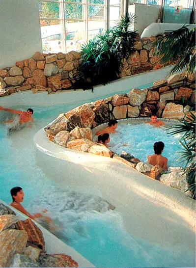 Wildwasserkanal als kurze WildbachRutsche im Freizeitbad AquaToll - фото 210