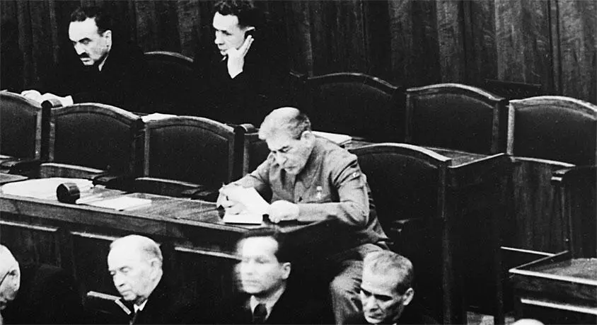 И В Сталин Одна из последних фотографий XIX съезд партии 1952 год Не - фото 47