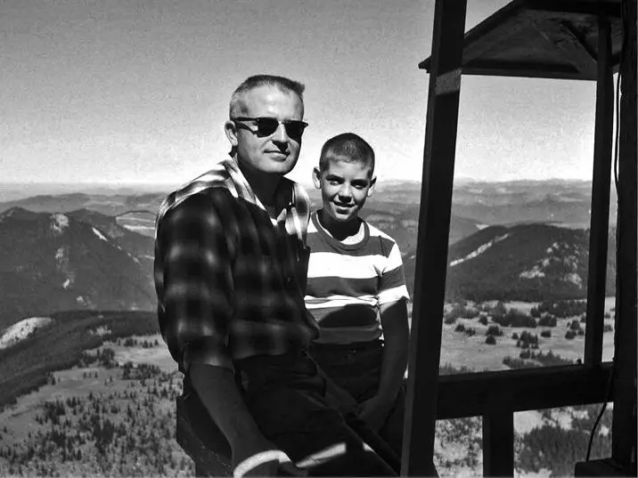 Vater und Sohn um 1968 Privatarchiv Thomas Hampson Einmal in der Woche hat - фото 5