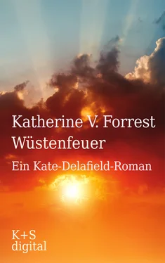 Katherine V. Forrest Wüstenfeuer обложка книги