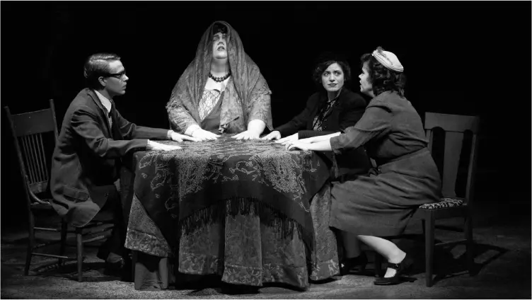 Escena de La médium de Gian Carlo Menotti Miedo insuperable Aterrorizada - фото 24