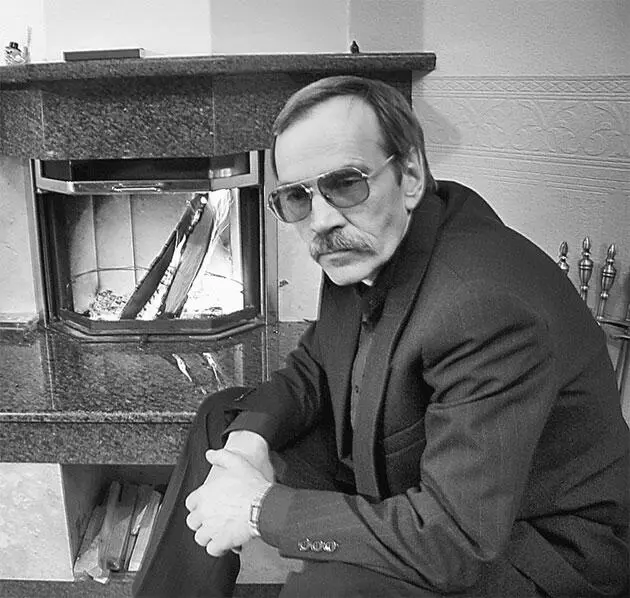 Юрий Иванович Васильев у камина Я совсем близко придвинулся к огню поджаривая - фото 13