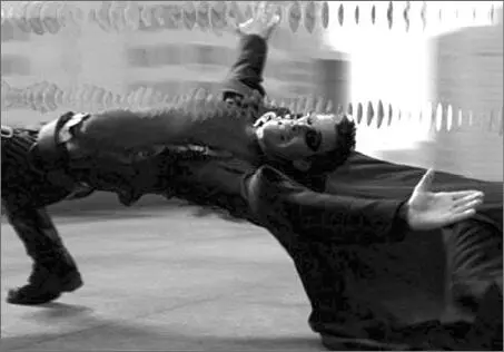 Abb 61 Illusionäre Zeit im Film Matrix Neo weicht den Kugeln aus Als - фото 64