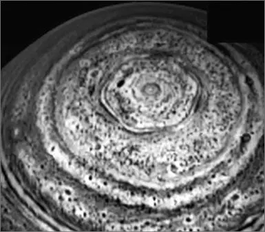 Abb 176 Der hexagonförmige Sturm so groß wie vier Erden am Nordpol des - фото 182
