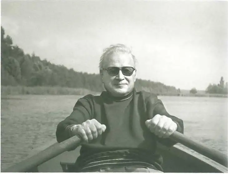 Владимир Николаевич на Волге 1979 г Владимир Николаевич на рыбалке - фото 59