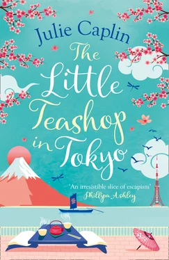 Julie Caplin The Little Teashop in Tokyo обложка книги