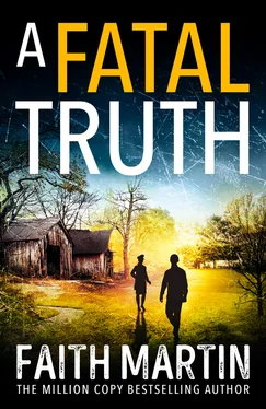 Faith Martin A Fatal Truth обложка книги