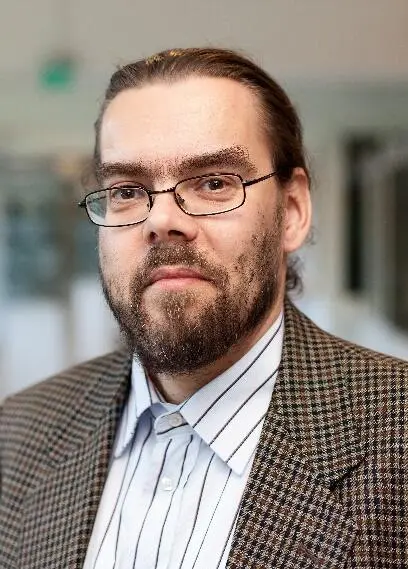 Kari Laasonenis a professor of physical chemistry in Aalto University from - фото 11