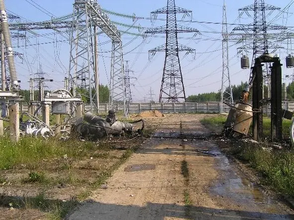 а б Рис126 Повреждение и пожар на ТТ 330 кВ типа ТФРМ330 ТРН330 фазы - фото 28