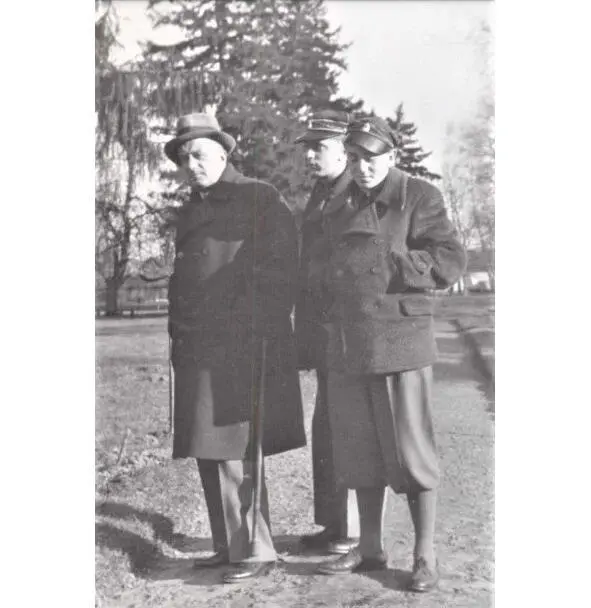 Эдвард Казімір і Станіслаў Тарасовічы1939 г Фота з кнігі В М Папко Род - фото 36