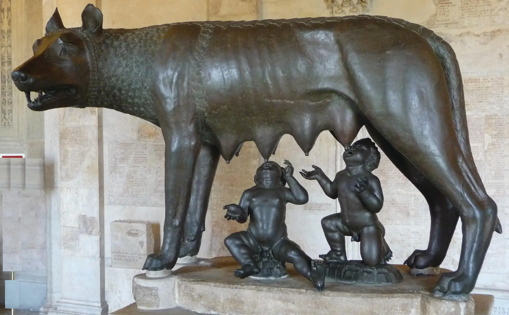 12Capitoline Shewolf statue 5th cent BCE or 13th cent CE Musei - фото 18