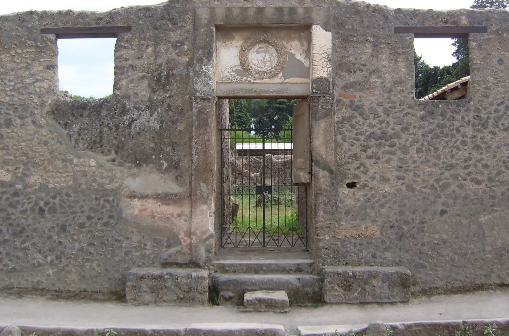 114Facade photo of Roman house Pompeii Photo courtesy Steven L Tuck - фото 34