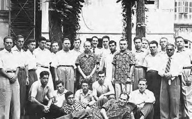 1956 Индия Руководители и игроки Локомотива до начала турне 1950е - фото 11