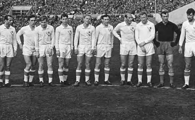 1961 Москва чемпионат СССР ЦСКА до начала матча В Бубукин 4й справа - фото 14