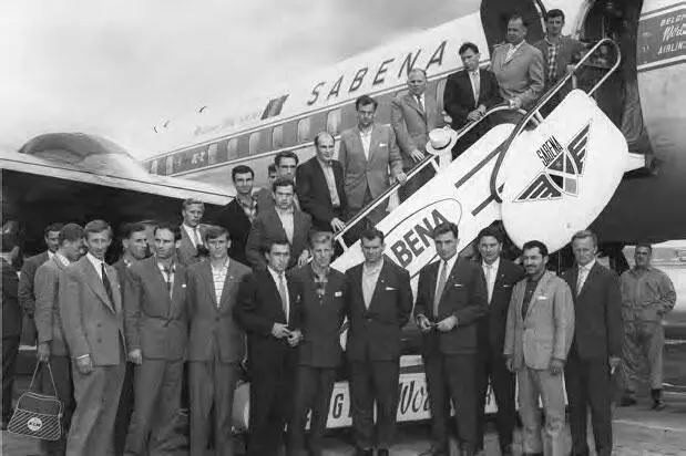 1950е Выезд сборной страны на товарищеские матчи в Европу Нижний ряд слева - фото 18