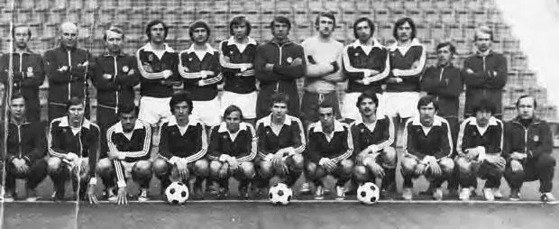 1982 предсезонный сбор ЦСКА В Бубукин и В Федотов стоят слева направо 2й - фото 35