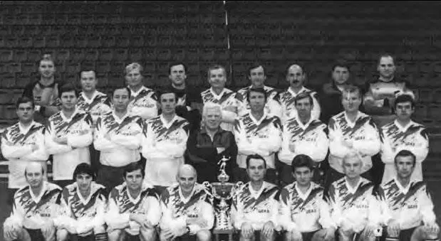 1990е Москва ФЛК Сборная ветеранов ЦСКА по футболу с завоеванными - фото 38
