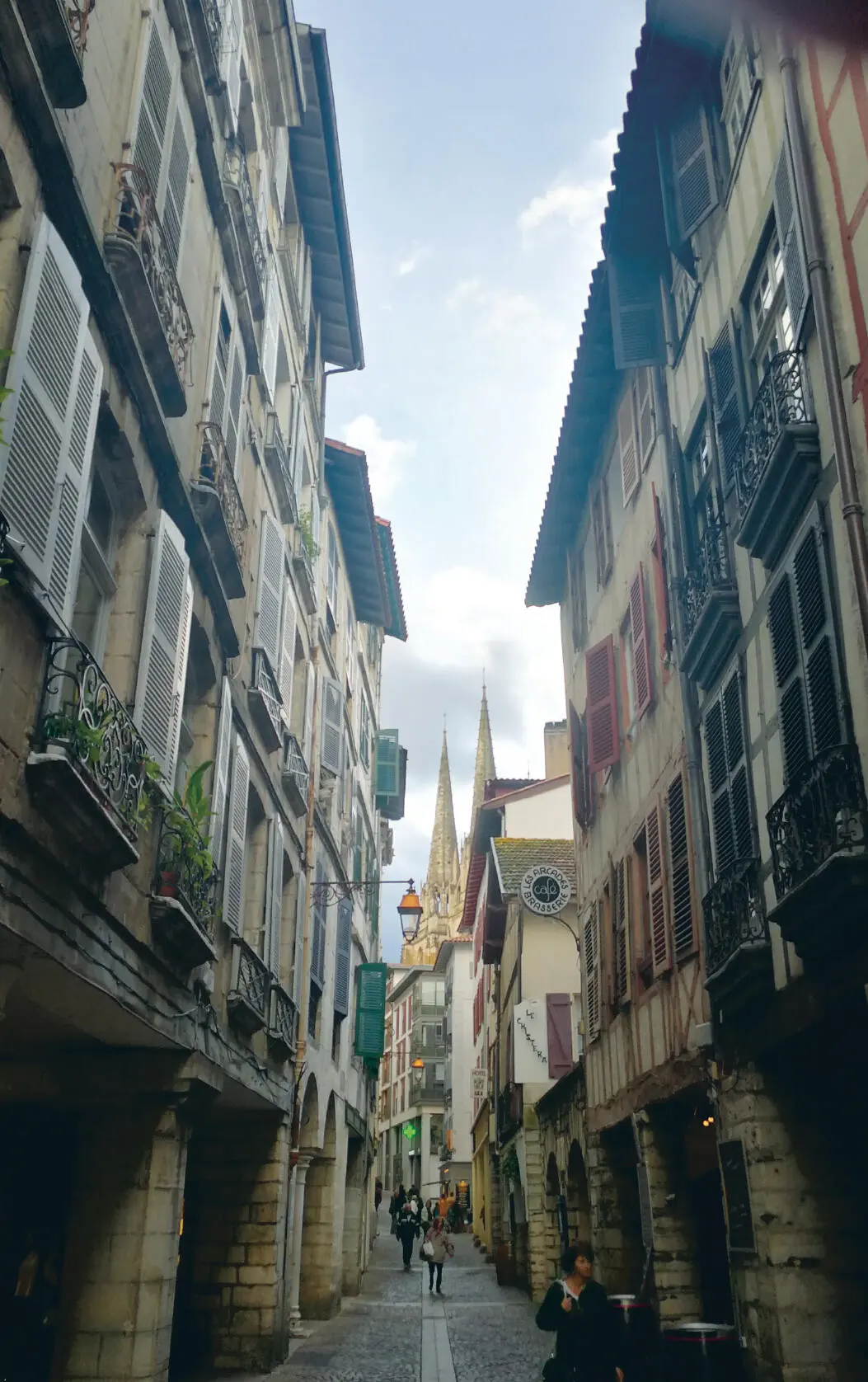 Altstadt von Bayonne Vom Atlantik in die Pyrenäen DIE ANREISE Am 24 - фото 5