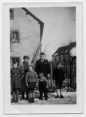 Meine Eltern mit vier ihrer Kinder in Strohn Aloys lebte zu dieser Zeit in - фото 3