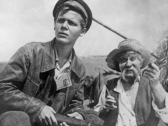 Кадр из фильма Зеленый фургон Слева Владимир Колокольцев в роли Володи - фото 78