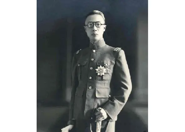 Cesarz Pu Yi 19061967 Pu Yi alias Xundi Zapomniany cesarz od 1932 - фото 42
