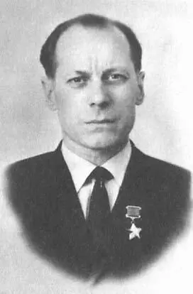 Д Ф Лоза 70е годы Мы эмчисты на ежегодных ветеранских встречах всегда - фото 25