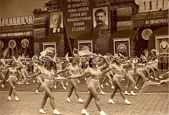 Физкультурники Комсомол направил все усилия на восстановление разрушенного в - фото 2