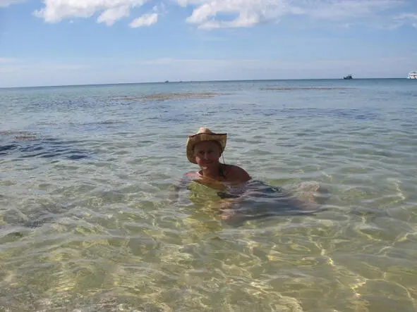 Какой кайф Море чистое вода теплая ласковая и как здесь красиво - фото 4
