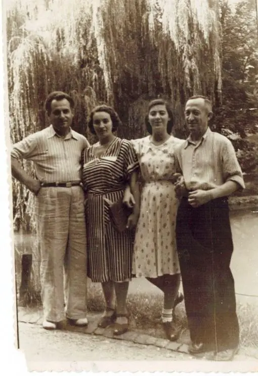 Давид Вайсман слева его жена Эстерка дочь Бима и брат Лев примерно 1950 - фото 9