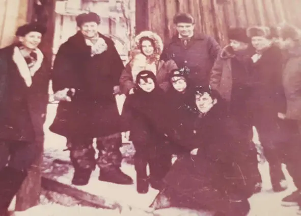 У нас в гостях космонавт Павел Романович Попович 22121975 г второй слева - фото 4
