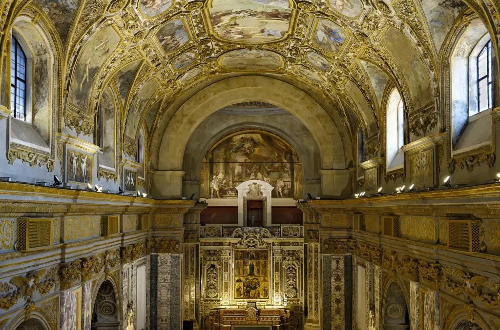 Chiesa Santa Maria Donnaregina Nuova Ein ganz besonderes Stadtviertel ist die - фото 13