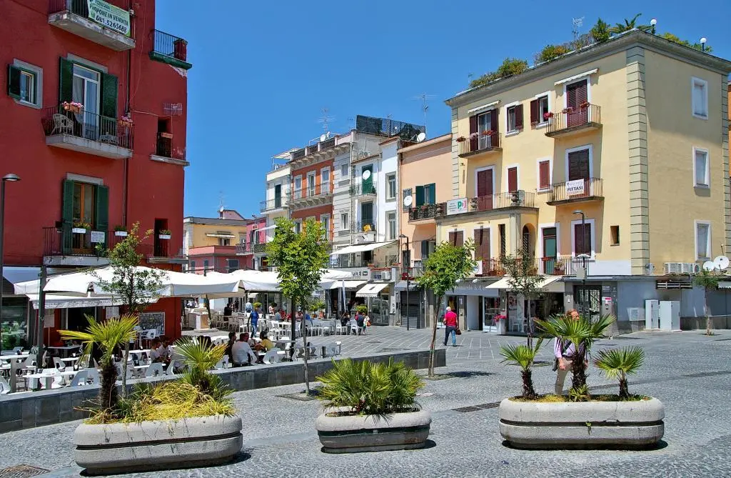 Pozzuoli gepflegtes Stadtzentrum mit Aufenthaltsqualität BB Aria di Mare - фото 45