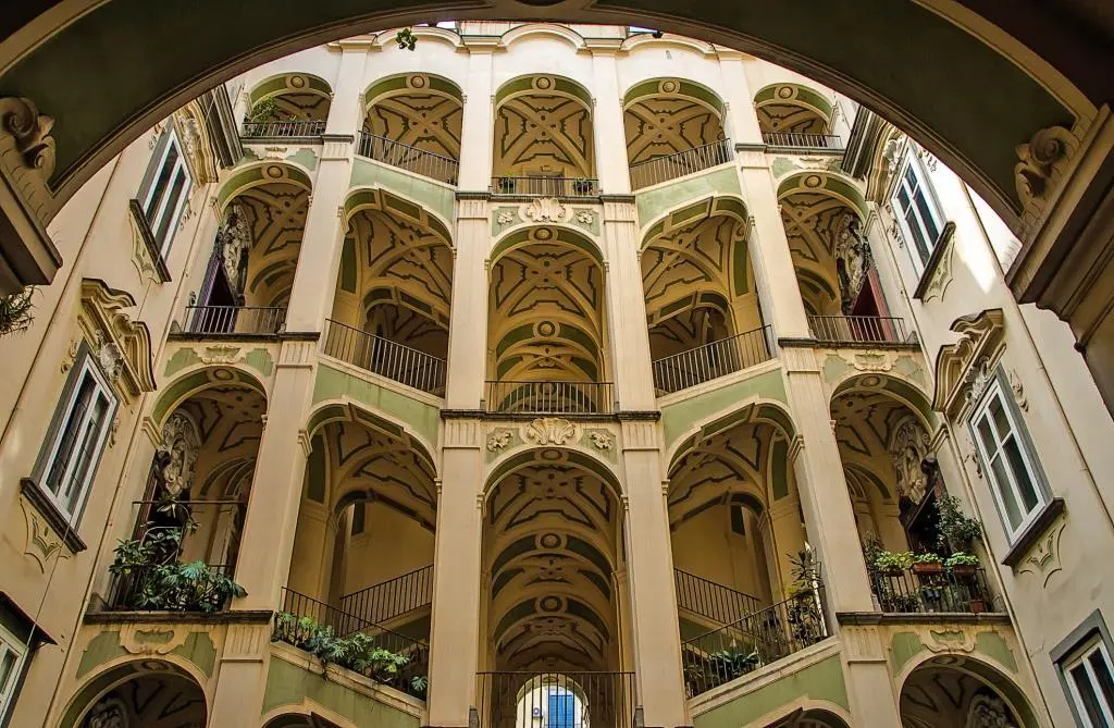 Spanische Baukunst in Neapel der Palazzo Spagnolo Palazzo Spagnolo Bester - фото 28