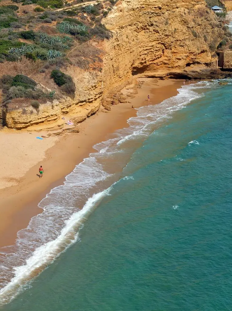 Rund ein Fünftel der andalusischen Küstenline besteht aus Fels und Steilküste - фото 7