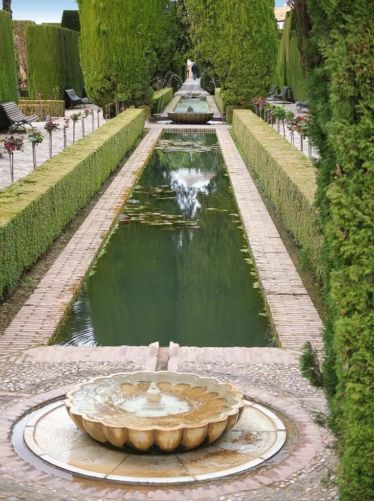 In den Gärten des Generalife Der Palacio beherbergt zwei sehenswerte - фото 42