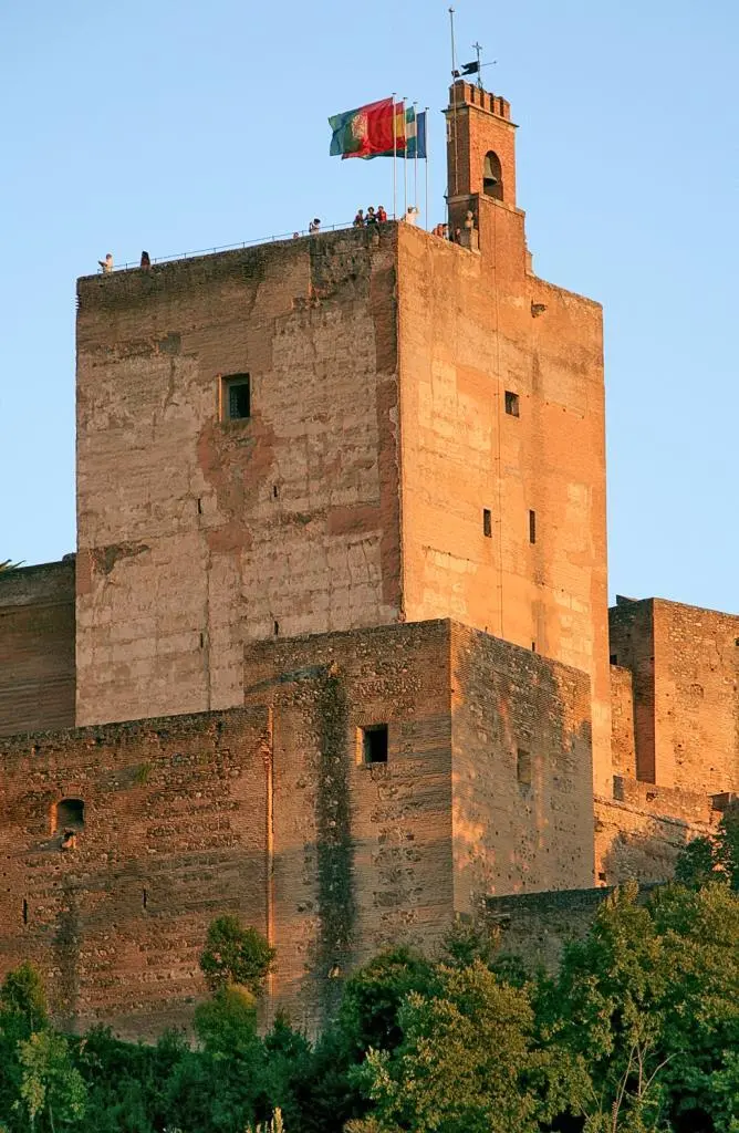 Höchster Turm der roten Alcazaba Torre de la Vela Der Königspalast der - фото 40
