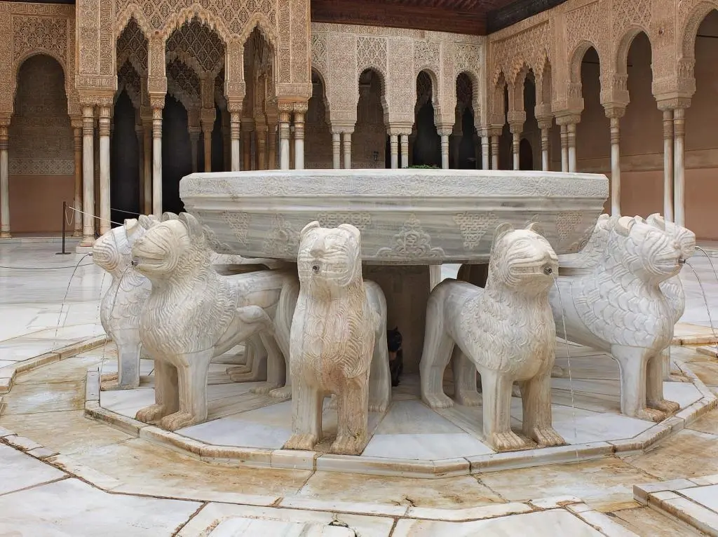 Restauriert der Löwenhof Patio de los Leones Ein weiterer Raum leitet vom - фото 41